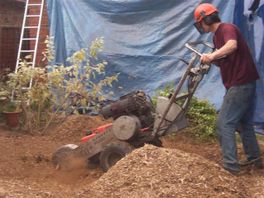 The stump grinding area has now been protected. The stump can now be ground.